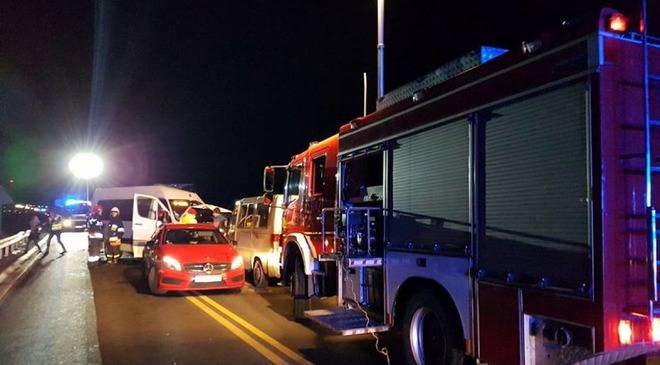 Пожежа на автостоянці у Вроцлаві: вщент згоріло 9 транспортних засобів