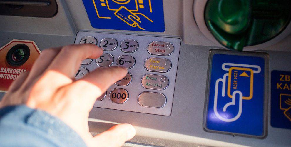 Українці можуть перераховувати гроші на Батьківщину без необхідності відкривати банківський рахунок та без кредитної картки