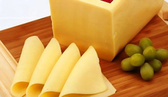 ГІС застерігає: виявлено та частково вилучено з ринку дві партії сиру, зараженого небезпечною бактерією