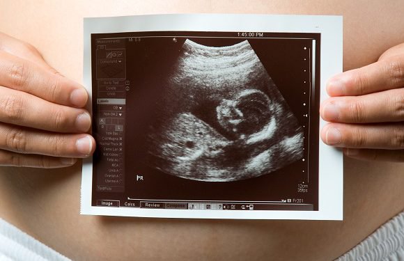 «Аборт без кордонів»: в Польщі відкрили телефон довіри і радять, як зробити аборт