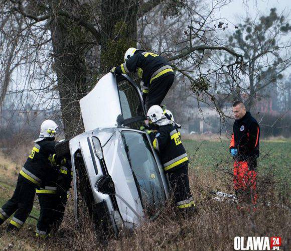 Аварія під Вроцлавом – водія і пасажира “вирізали” з автівки
