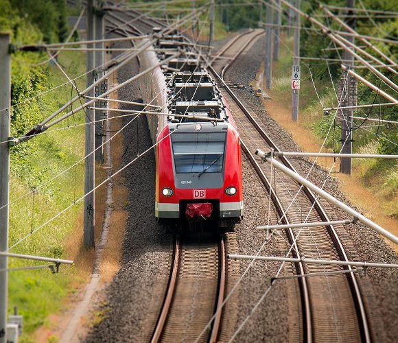 З 22 травня Україна відновлює міжнародне залізничне і автомобільне сполучення