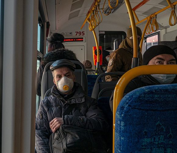 Не вдягнув маску в польському трамваї — можеш заплатити 30 тисяч злотих