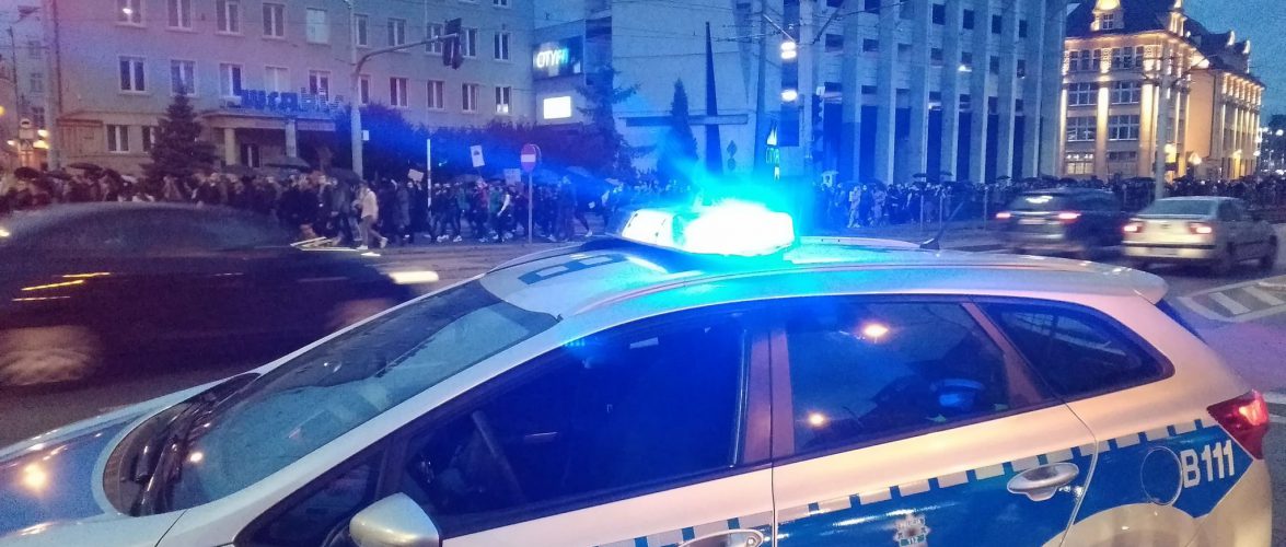Українець у Польщі відкусив жінці вухо, а потім вкрав її авто