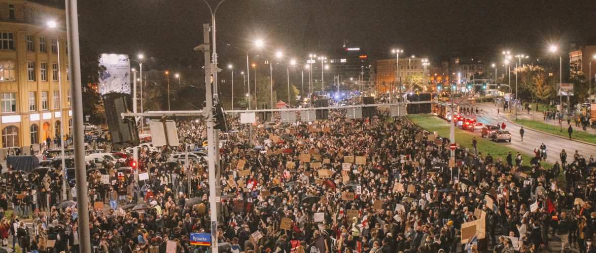 “Це Війна”: У Вроцлаві тисячі вийшли на протест проти заборони абортів (+ФОТО)