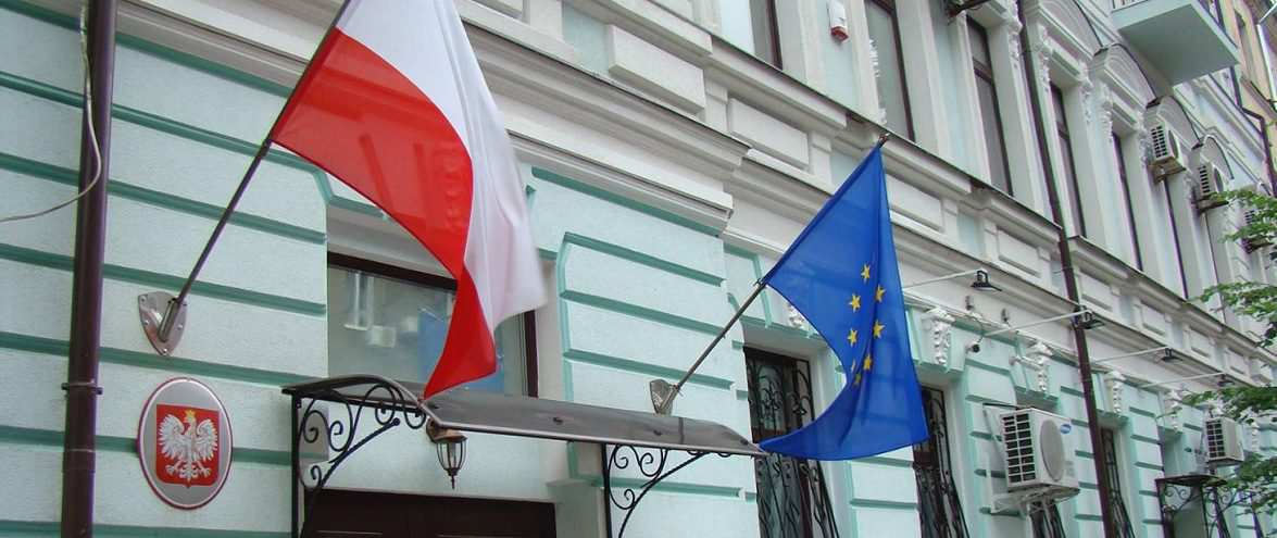Консульство Польщі у Харкові призупинило прийом заявників (оновлено)