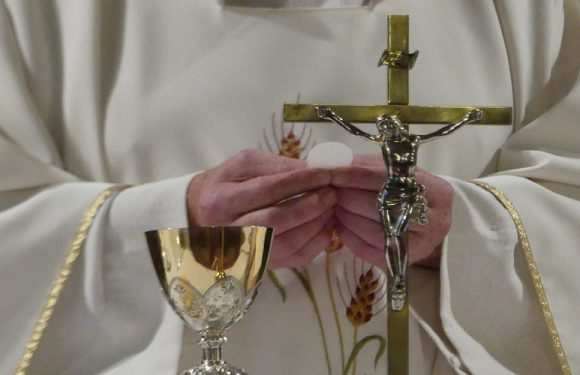 Польського священика засудили на 10 років за… згвалтування