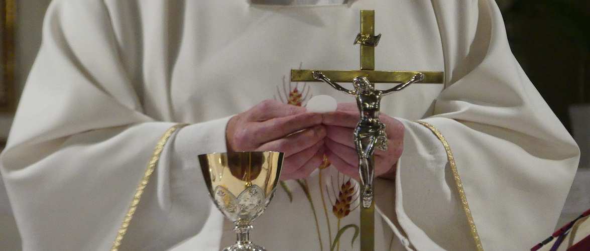Польського священика засудили на 10 років за… згвалтування