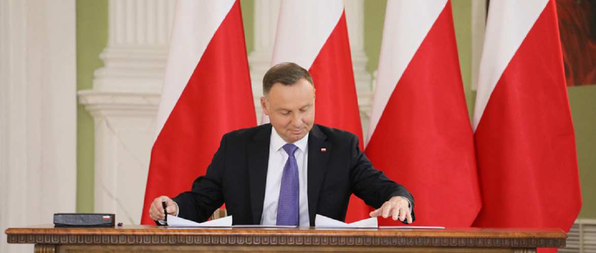 Премії отримають не всі медпрацівники – президент Польщі підписав закон