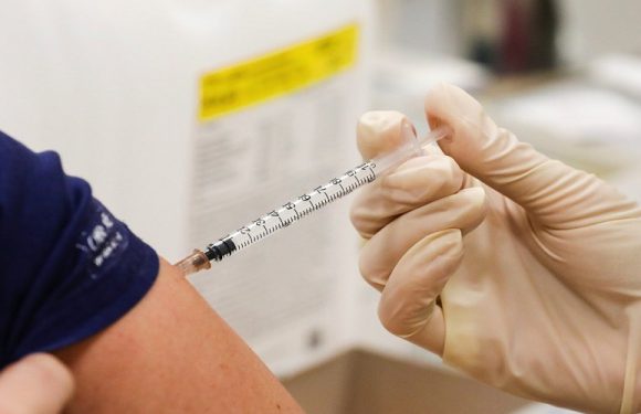 Уряд Польщі хоче дозволити вакцинацію просто на робочому місці