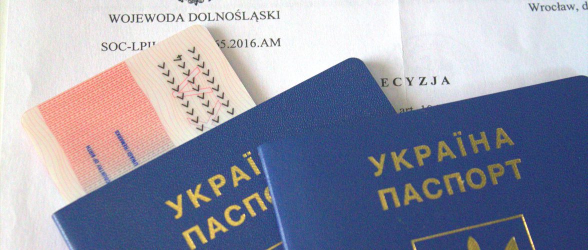 Легальне перебування в Польщі: біометричний паспорт, віза, карта побиту