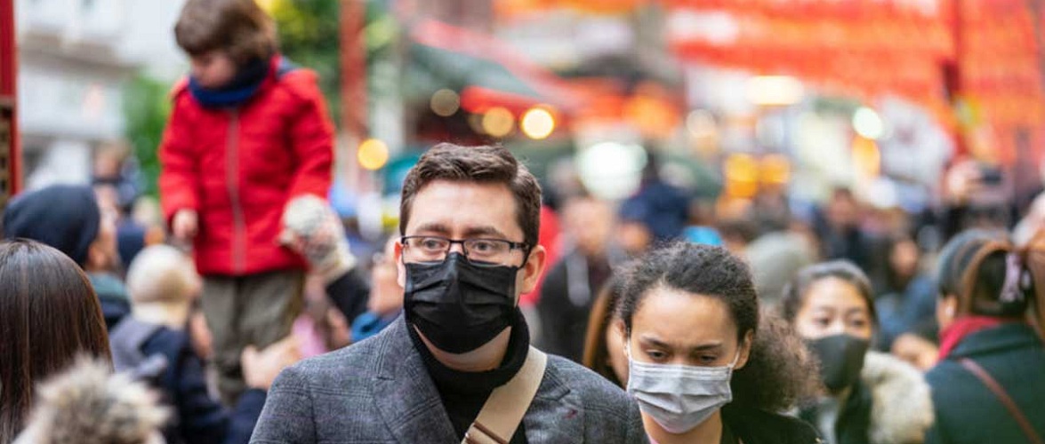 Польський уряд заявляє, що взимку знову доведеться вдягати маски, але не через коронавірус