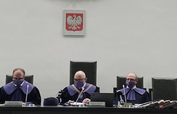В Польщі евакуювали людей з Верховного суду через замінування