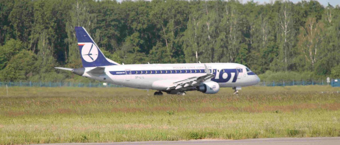 Літаки польської авіакомпанії LOT більше не летітимуть в Білорусь
