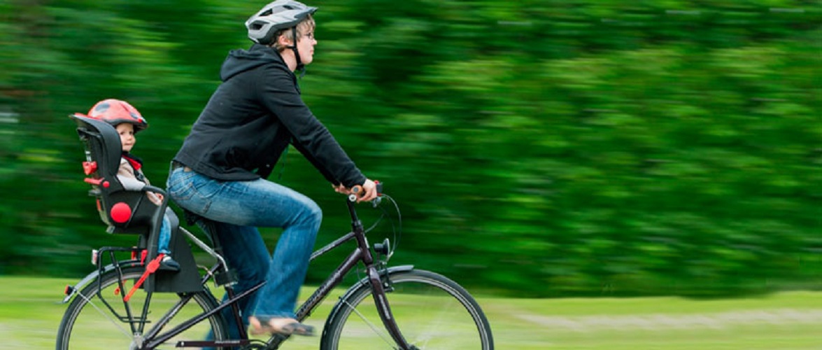 Їздите на велосипеді з дитиною? – Обережно, крісла можуть бути небезпечні
