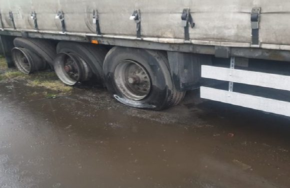 У вантажівку в Польщі вдарила блискавка: колеса відлетіли на кільканадцять метрів [+ФОТО]