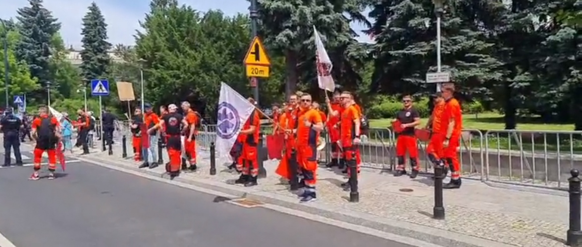 В Польщі знову протестують медичні рятівники [+ВІДЕО]