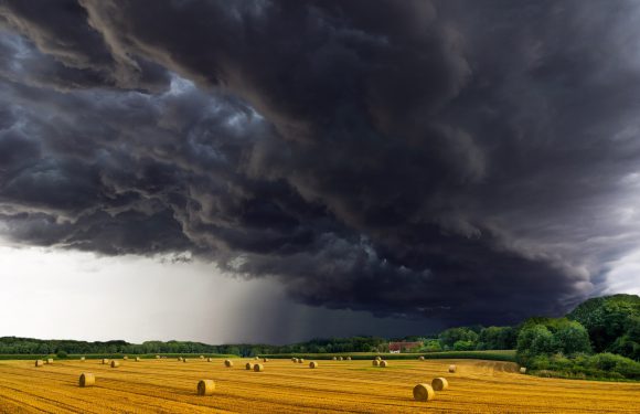 Сьогодні на Польщу чекають бурі та зливи