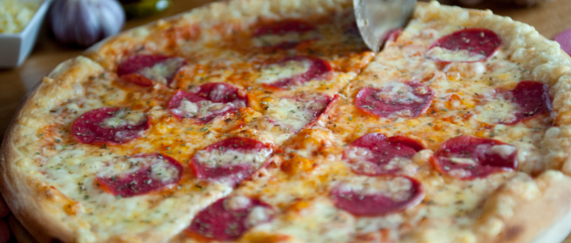 Pizza na dowóz – bliskość i beztroska w formie chrupiącego placka