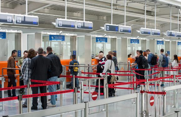 Українець підробив паспорт, щоб не проходити карантин і вилетіти з Польщі до ЄС