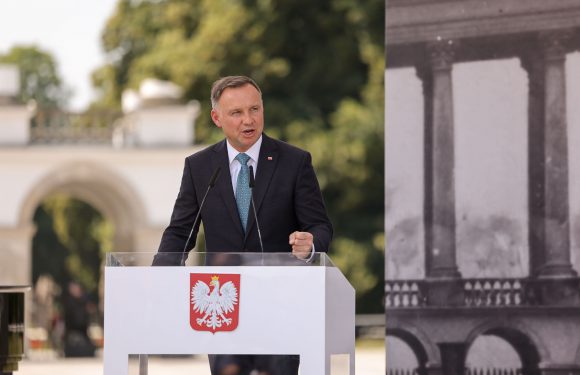 Президенту Польщі довіряє 45 % населення