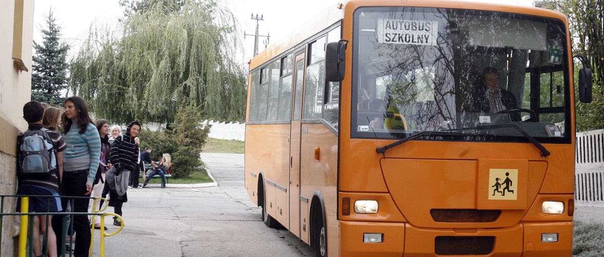 У Малопольщі нетверезий водій автобуса віз до школи 30 дітей