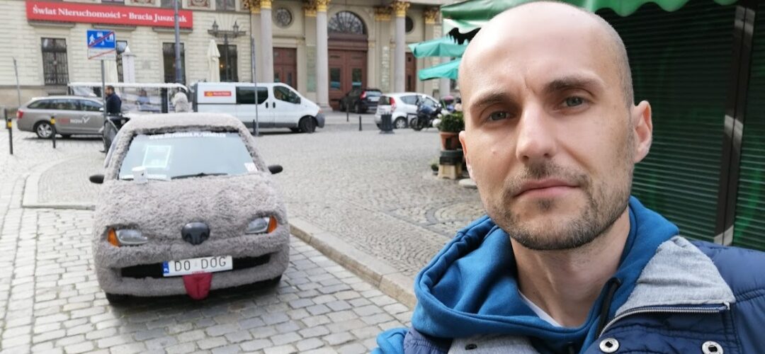 У польському Вроцлаві з’явився «собакомобіль»: українець рятує сина від раку (+ФОТО)