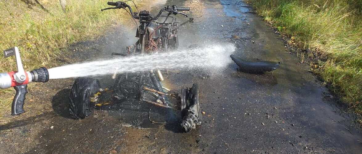 У лісі в Польщі вщент згорів квадроцикл, а водій ще й отримав штраф [+ФОТО]