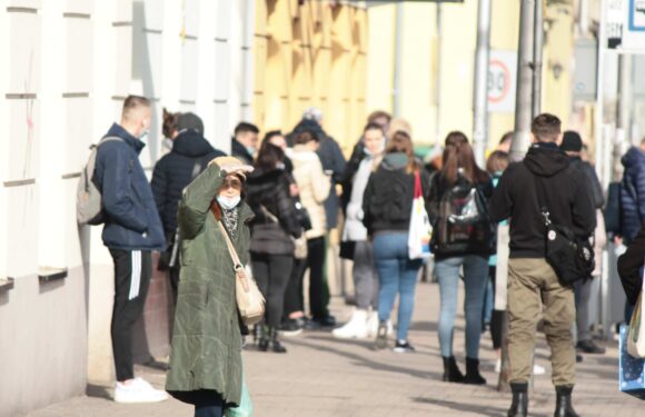 В Польщі людей масово штрафуватимуть за відсутність маски
