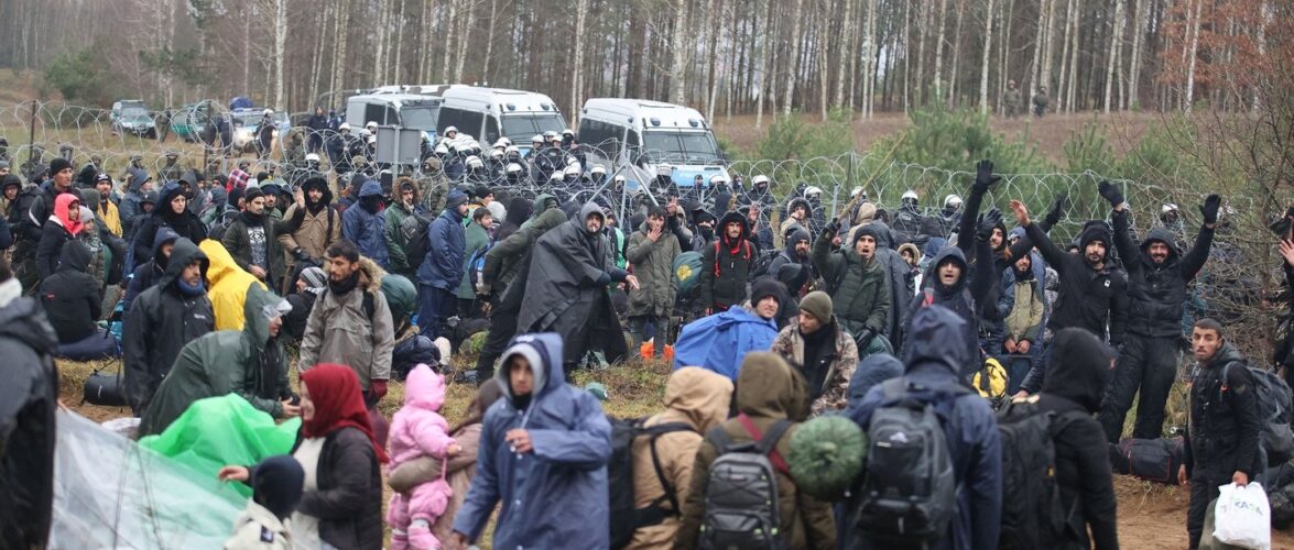 Нелегальні мігранти вночі знову намагалися прорватися через кордон Польщі