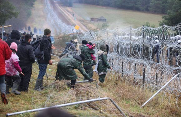 На польсько-білоруському кордоні мігранти напали на військового