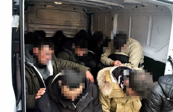 В Польщі затримала українця, який перевозив в бусі 29 нелегалів [+ФОТО]