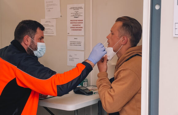 Від коронавірусу у Польщі вакцинувалось 80% вчителів