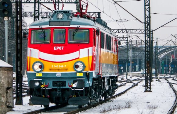 У Польщі зупинилися 8 потягів