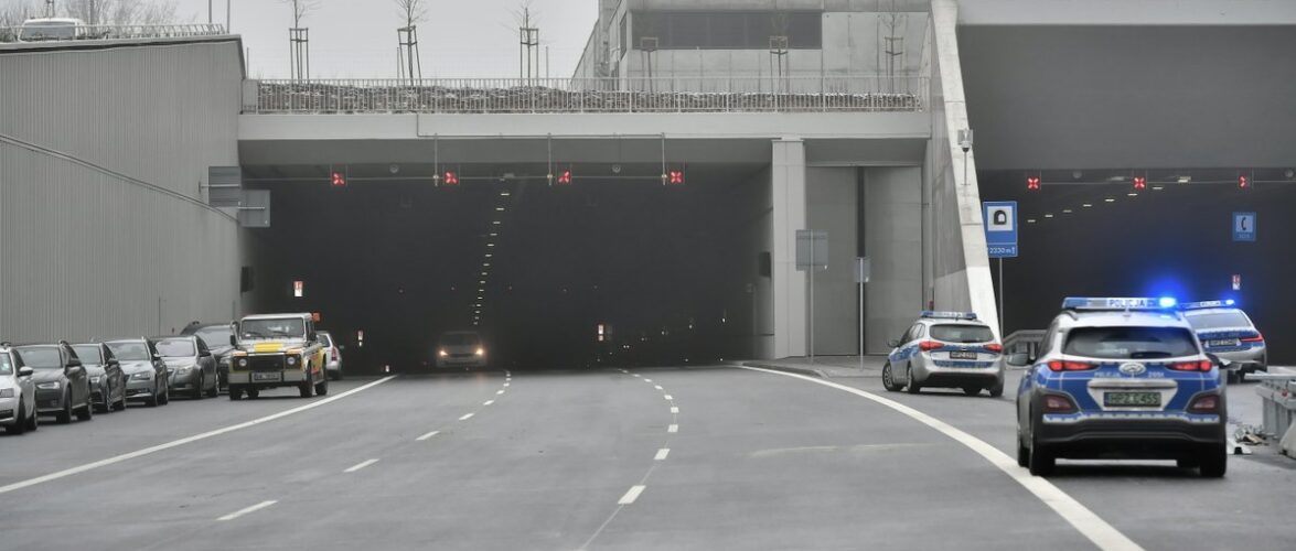 В Польщі відкрили для проїзду найдовший в країні тунель на S2 у Варшаві [+ВІДЕО]