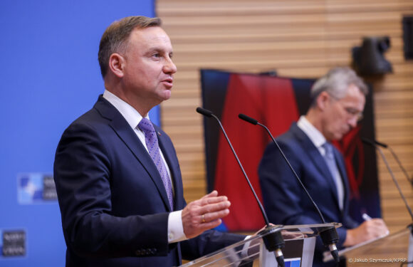 Президент Польщі повернувся до роботи після хвороби на коронавірус