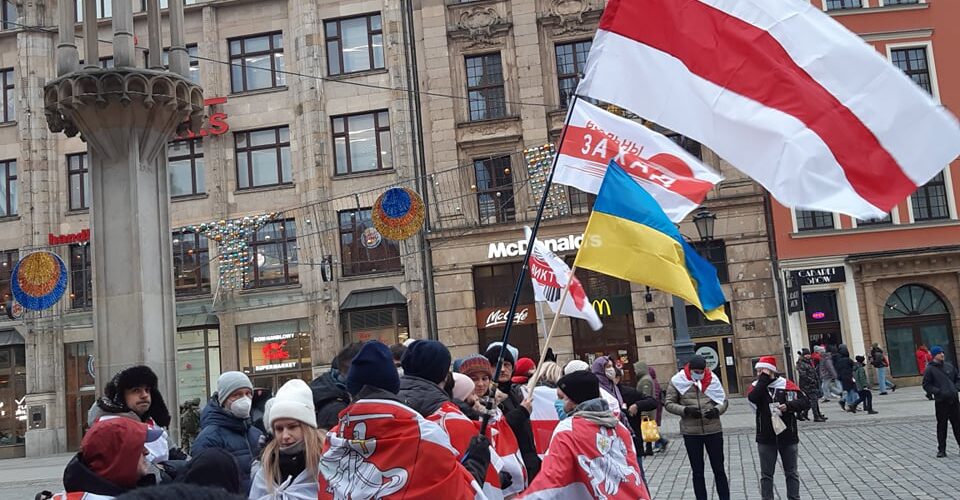 У Польщі білоруси організували антивоєнну маніфестацію на підтримку України (ФОТО)