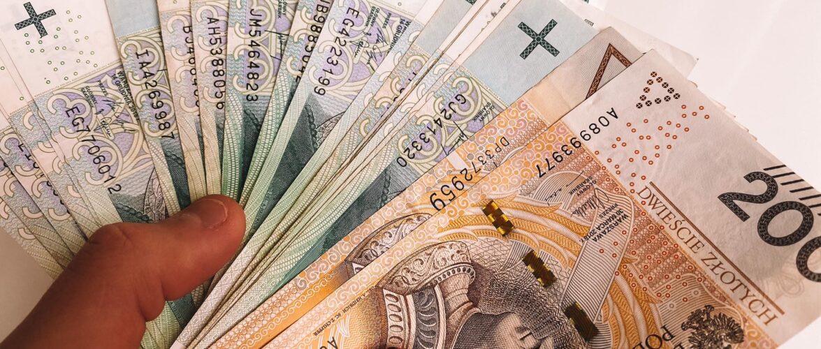 Польські банки скасовують комісію за перекази в Україну