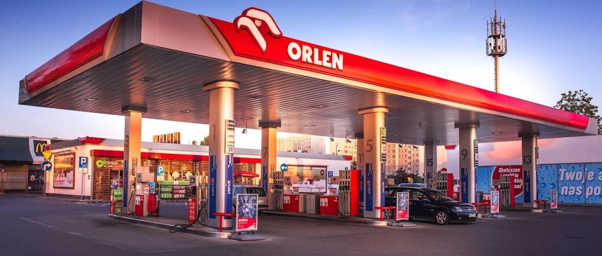 Німці масово приїжджають до Польщі по дешеве паливо