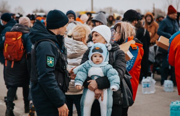 З України виїхало понад 3,3 млн біженців