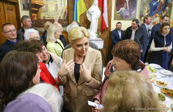 Перша леді Польщі приїхала з візитом до України [+ФОТО]