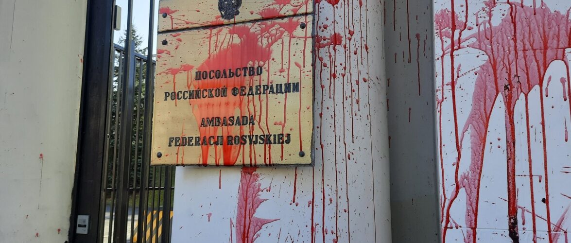 У Варшаві відбудеться акція проти рашистів: можна принести під посольство весь непотріб