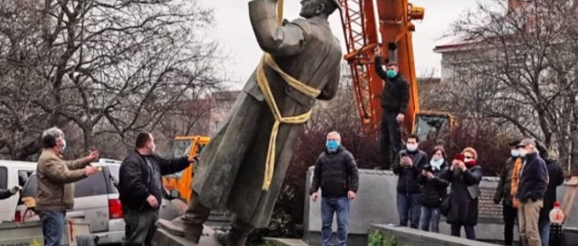 За 3 місяці у Польщі прибрали 20 радянських пам’ятників