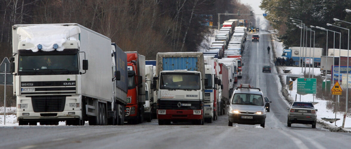 Українським водіям зможуть відкривати робочі візи в Польщі