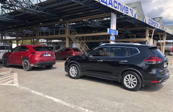 З 9 травня ввезення автомобілів на польсько-українському кордоні відбувається лише у двох ПП