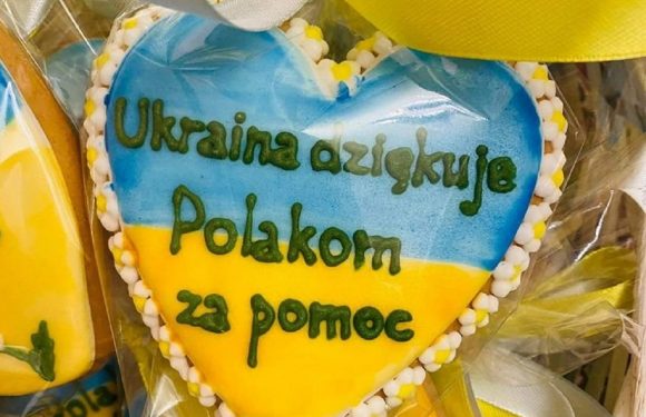 Українці у Варшаві безкоштовно пригощатимуть поляків солодощами: з вдячності за допомогу та підтримку України