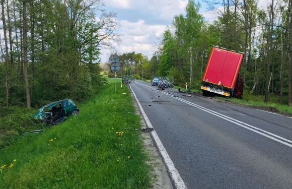 У Польщі українець в’їхав своїм авто прямо під вантажівку