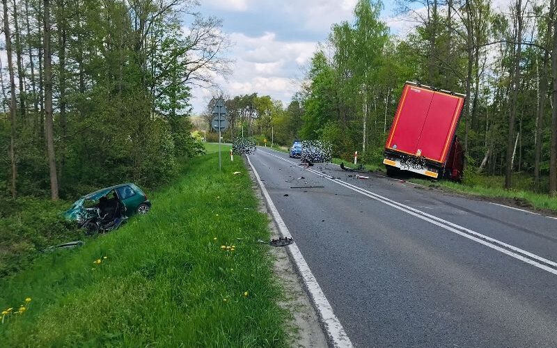 У Польщі українець в’їхав своїм авто прямо під вантажівку