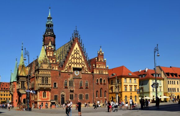 В яких містах Польщі проживає найбільше людей?
