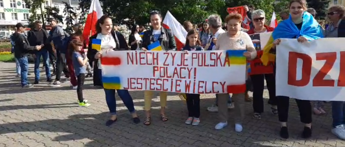 Українці в Польщі організували Марш вдячності всім полякам за допомогу та підтримку [+ВІДЕО]